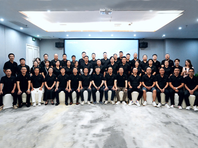 百舸爭(zhēng)流，奮楫者先
